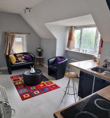 Cosy 2 Bedroom Flat - Sleeps 6 People - Close To Lewisham Dlr/Train Station London Eksteriør billede