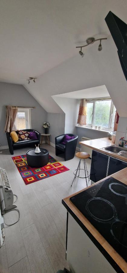 Cosy 2 Bedroom Flat - Sleeps 6 People - Close To Lewisham Dlr/Train Station London Eksteriør billede