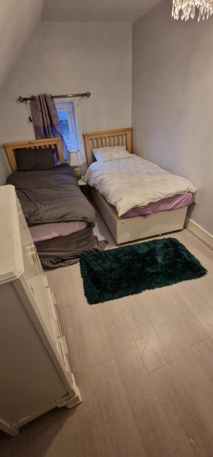 Cosy 2 Bedroom Flat - Sleeps 6 People - Close To Lewisham Dlr/Train Station London Eksteriør billede